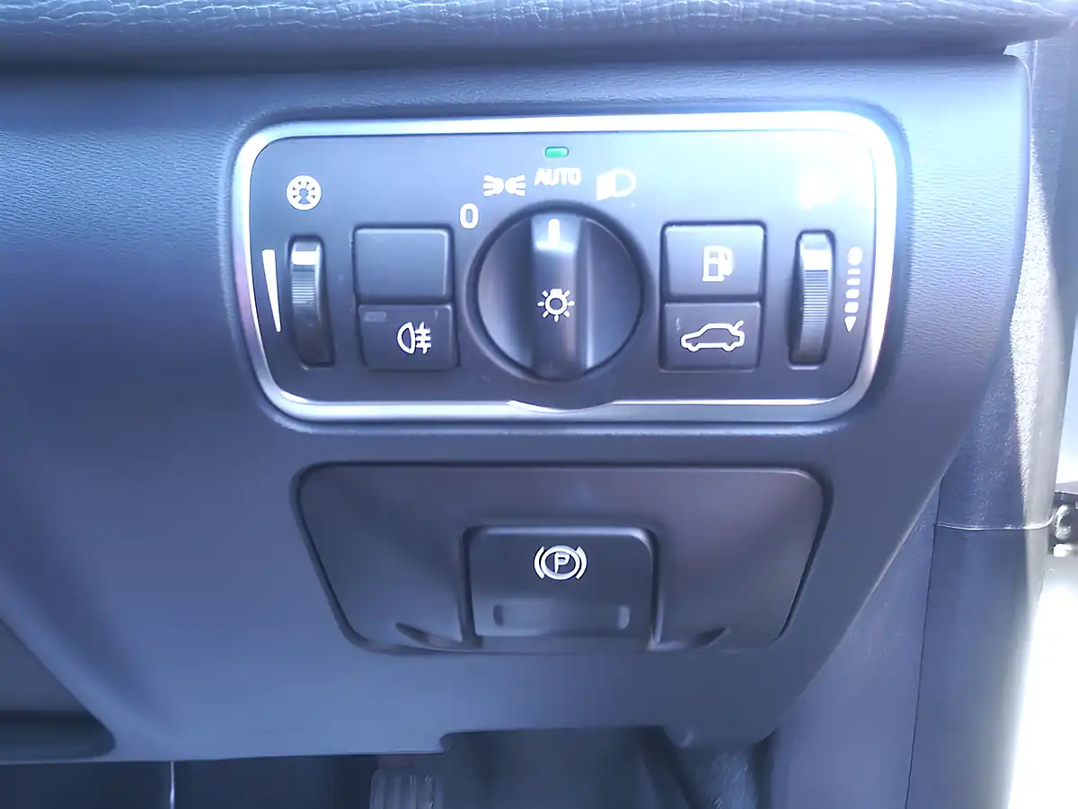 Used 2017 Volvo XC60 Se Nav White - Interior and Exterior details 17