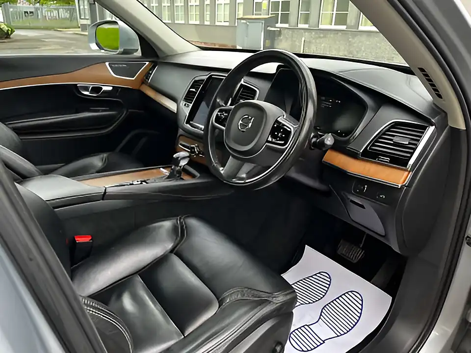Used 2017 Volvo XC90 Inscription Pro Electric Silver - Interior and Exterior details 10