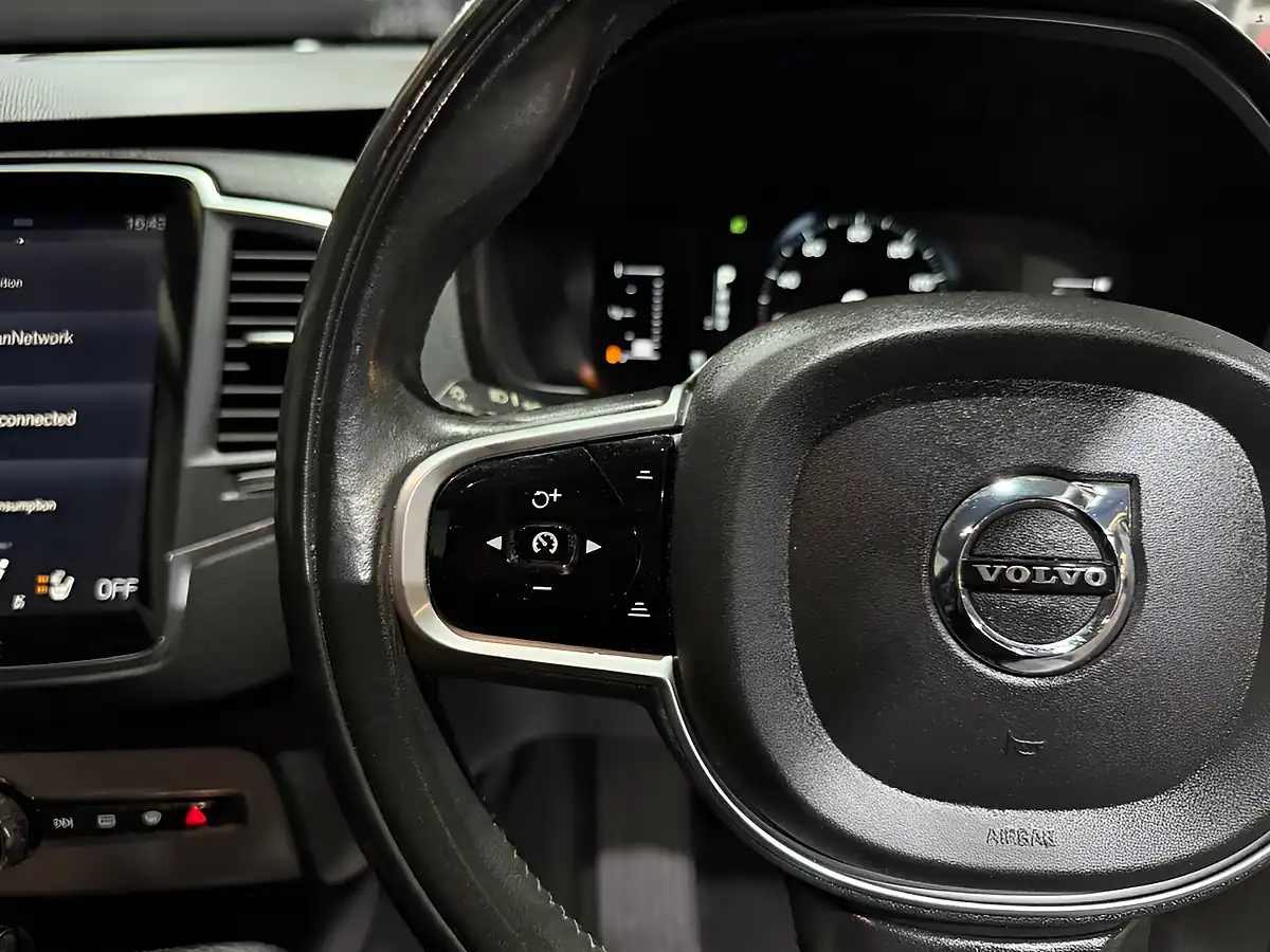 Used 2017 Volvo XC90 Momentum Blue - Interior and Exterior details 14
