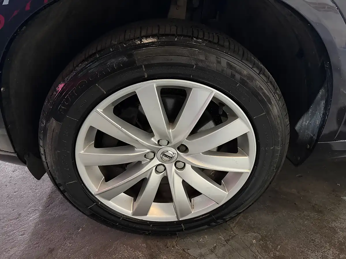 Used 2017 Volvo XC90 Momentum Blue - Interior and Exterior details 20