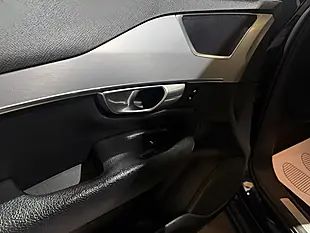 Used 2017 Volvo XC90 Momentum Blue - Interior and Exterior details 8