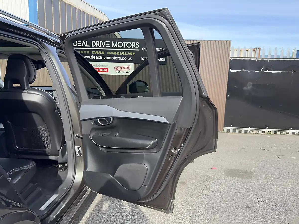 Used 2017 Volvo XC90 Momentum Pro Grey - Interior and Exterior details 10