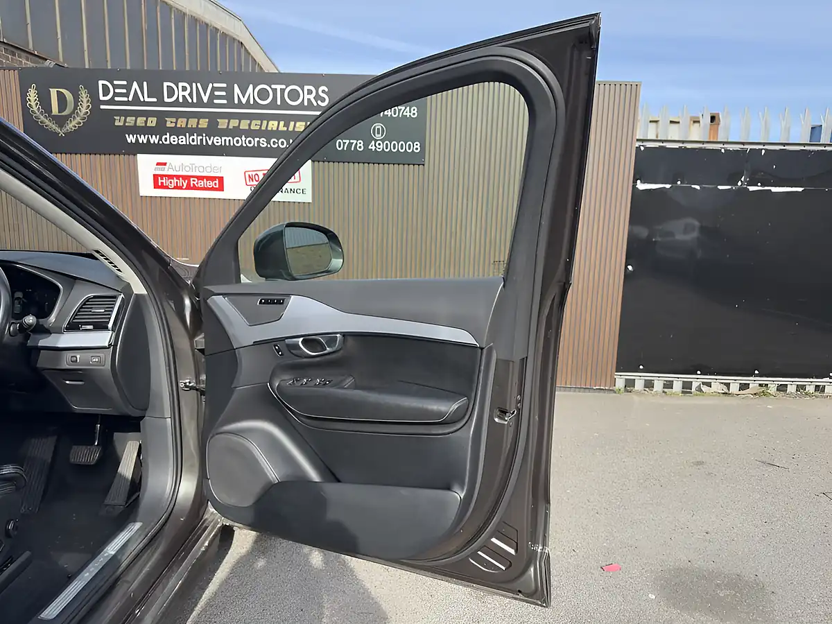 Used 2017 Volvo XC90 Momentum Pro Grey - Interior and Exterior details 11