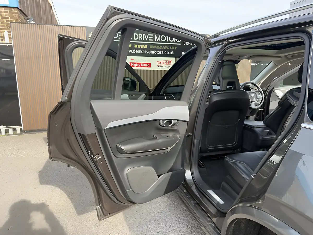 Used 2017 Volvo XC90 Momentum Pro Grey - Interior and Exterior details 13