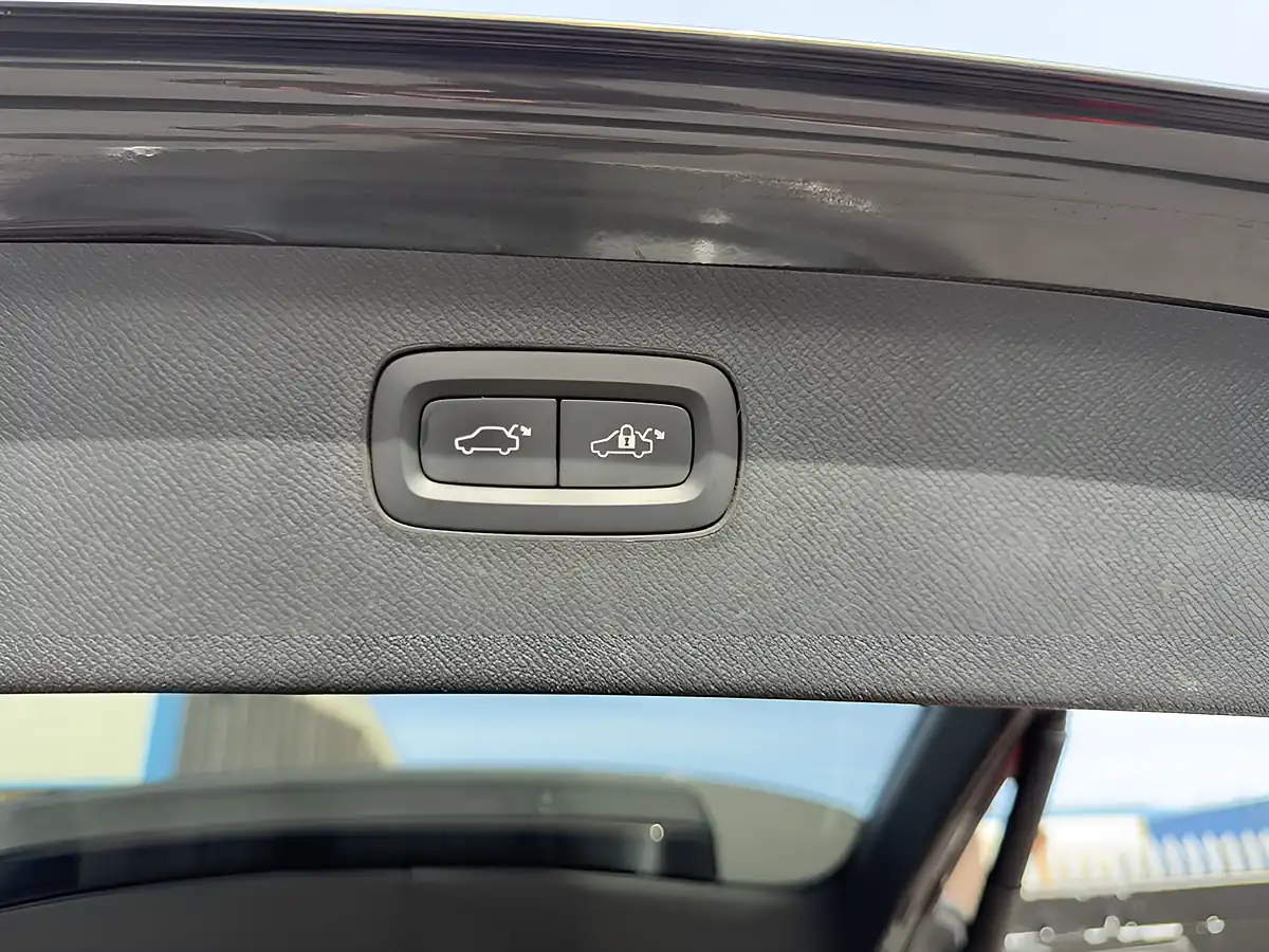 Used 2017 Volvo XC90 Momentum Pro Grey - Interior and Exterior details 16
