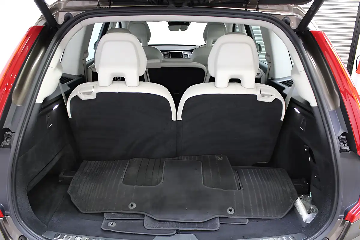 Used 2017 Volvo XC90 Momentum Pro Twilight Bronze - Interior and Exterior details 11