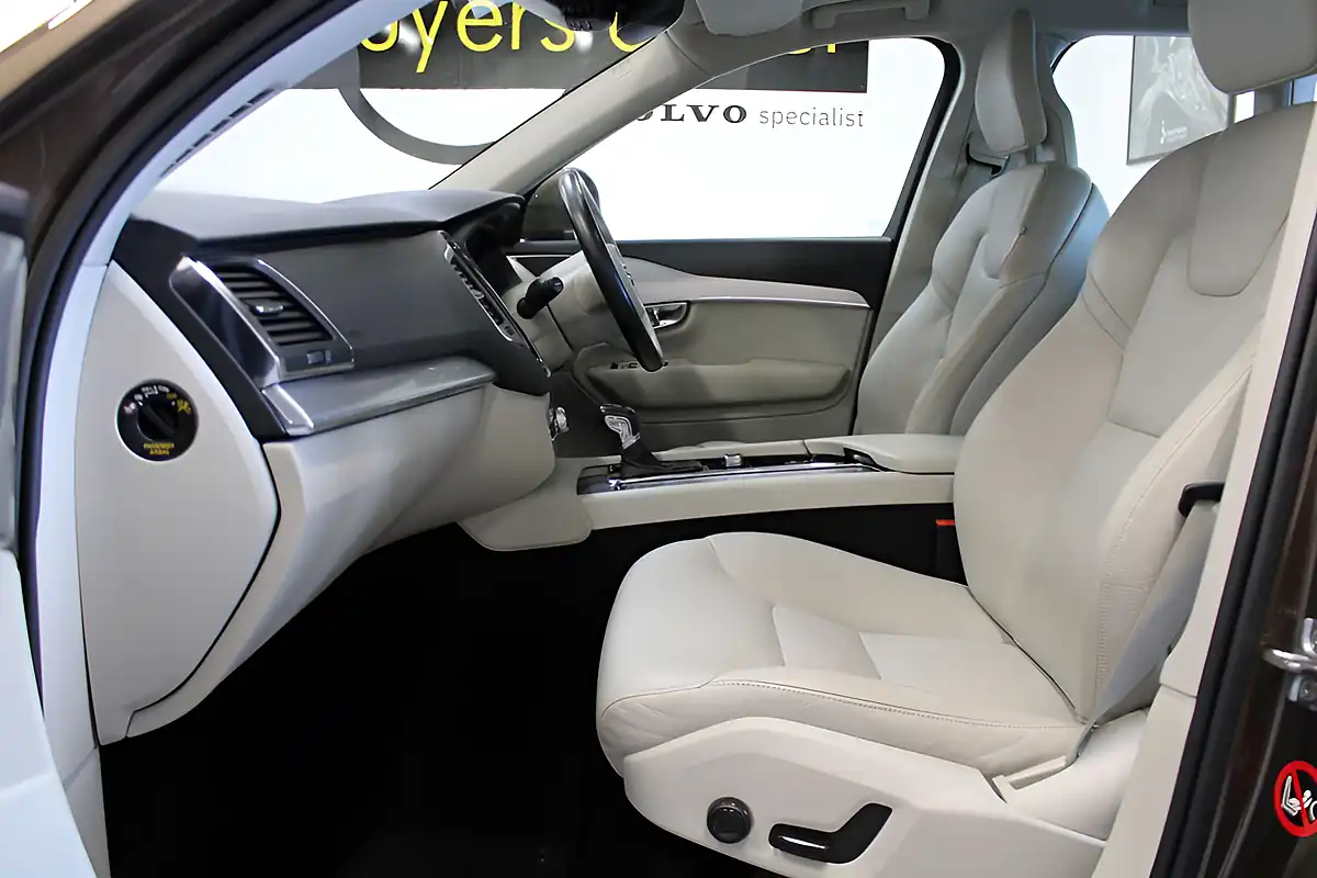 Used 2017 Volvo XC90 Momentum Pro Twilight Bronze - Interior and Exterior details 16