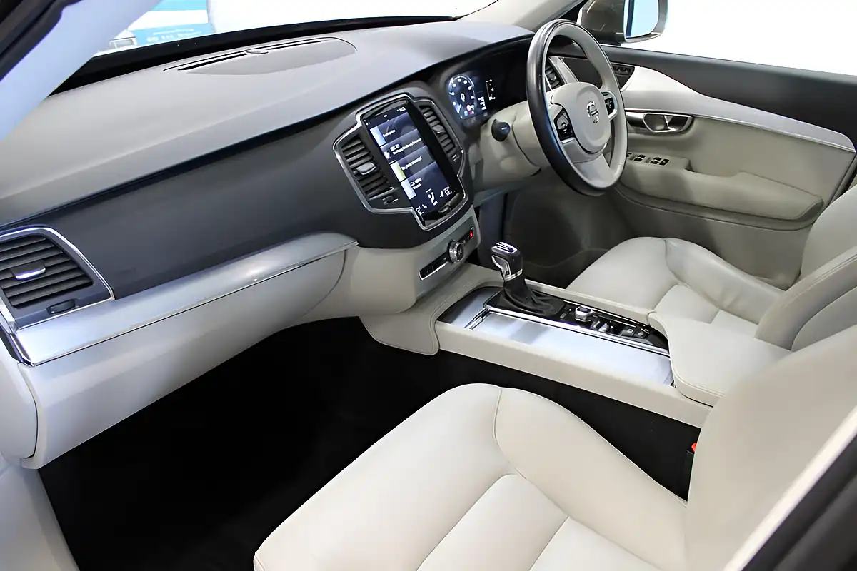Used 2017 Volvo XC90 Momentum Pro Twilight Bronze - Interior and Exterior details 2
