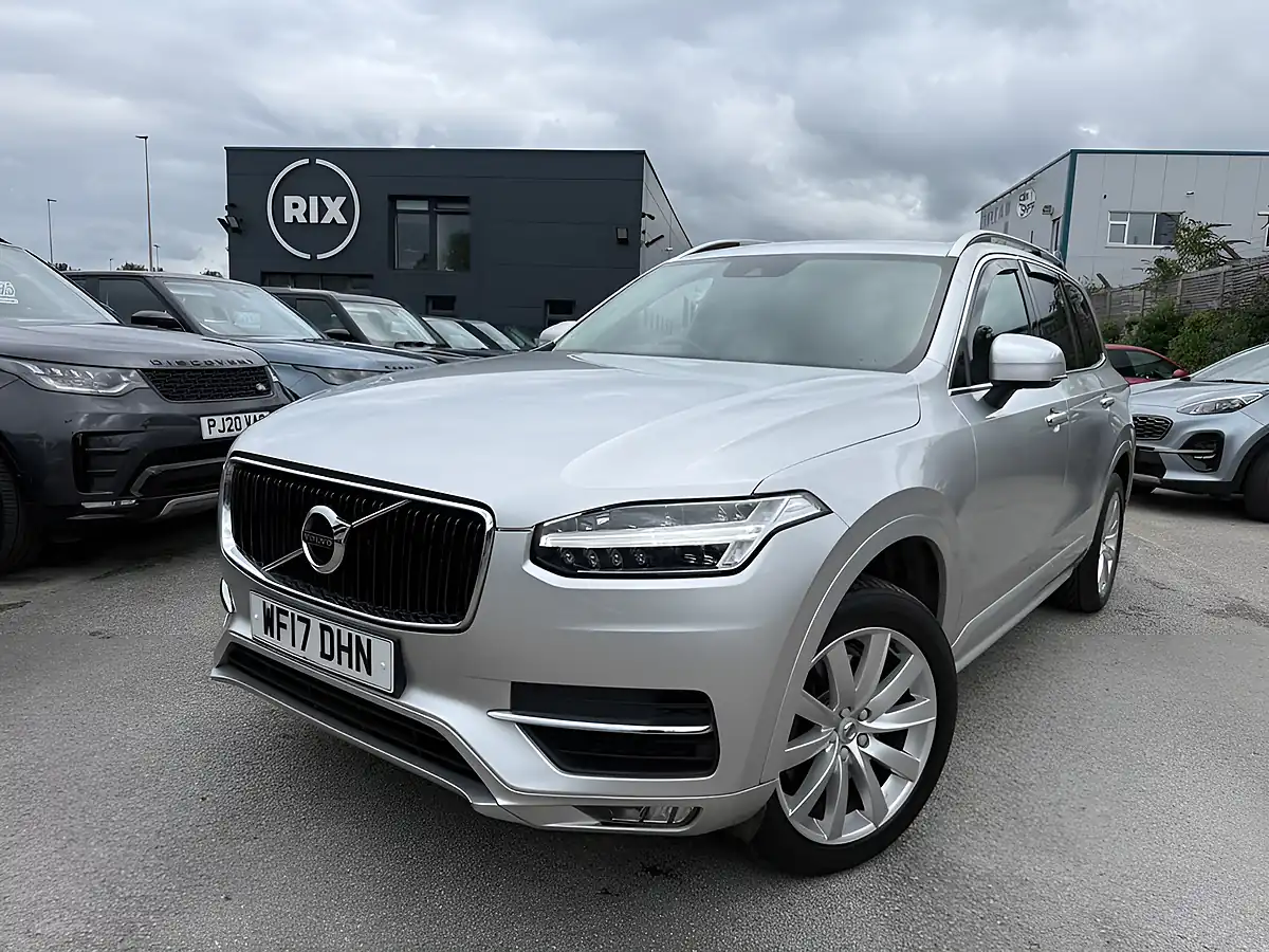 Used 2017 Volvo XC90 Momentum Silver - Front View