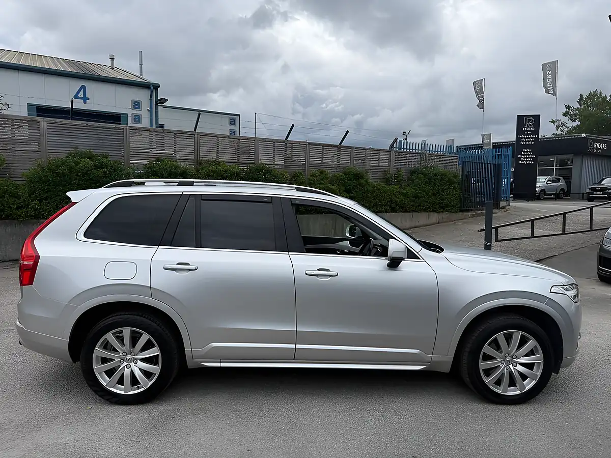 Used 2017 Volvo XC90 Momentum Silver - Interior and Exterior details 10