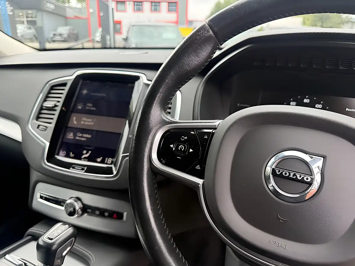 Used 2017 Volvo XC90 Momentum Silver - Interior and Exterior details 12