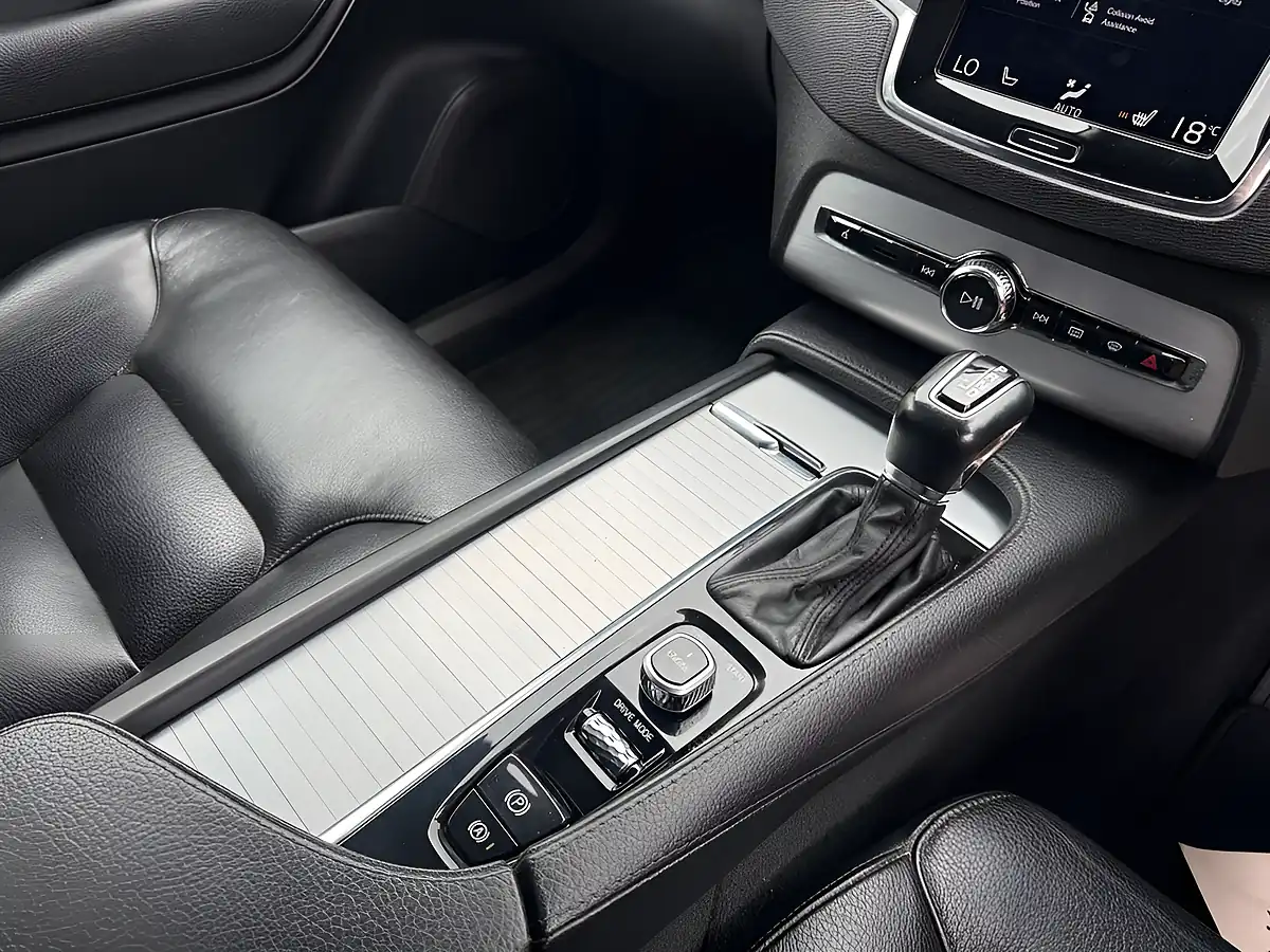 Used 2017 Volvo XC90 Momentum Silver - Interior and Exterior details 17
