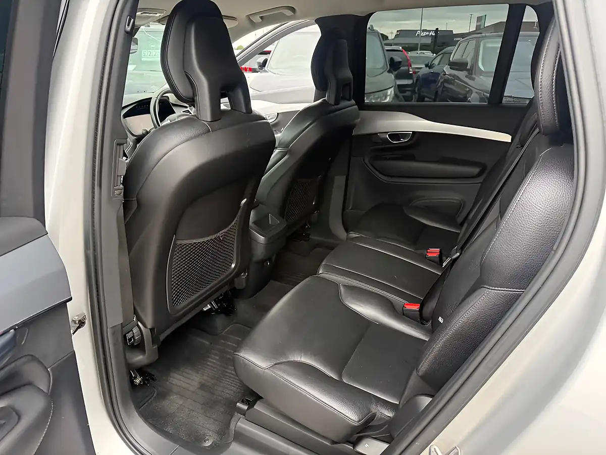 Used 2017 Volvo XC90 Momentum Silver - Interior and Exterior details 18