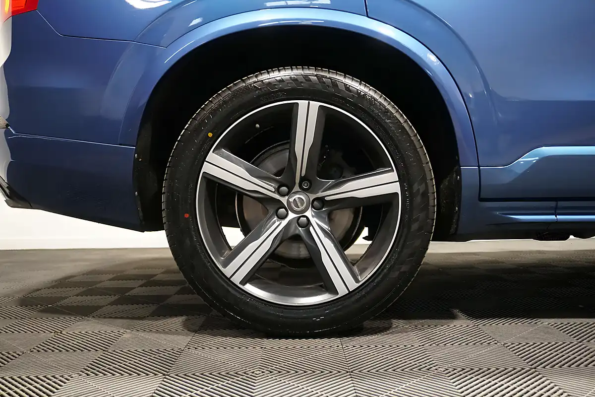Used 2017 Volvo XC90 R-Design Pro Bursting Blue - Interior and Exterior details 10