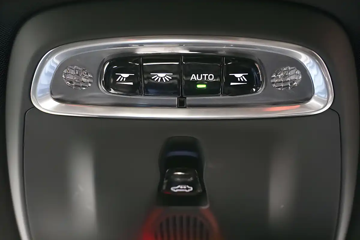 Used 2017 Volvo XC90 R-Design Pro Bursting Blue - Interior and Exterior details 17