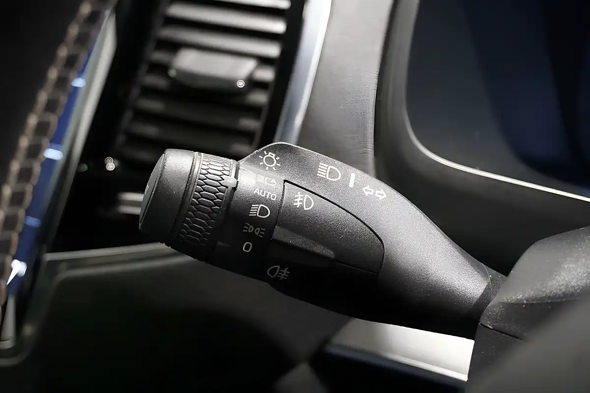 Used 2017 Volvo XC90 R-Design Pro Bursting Blue - Interior and Exterior details 19