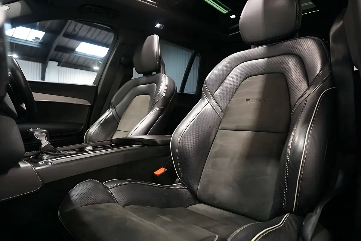 Used 2017 Volvo XC90 R-Design Pro Bursting Blue - Interior and Exterior details 4