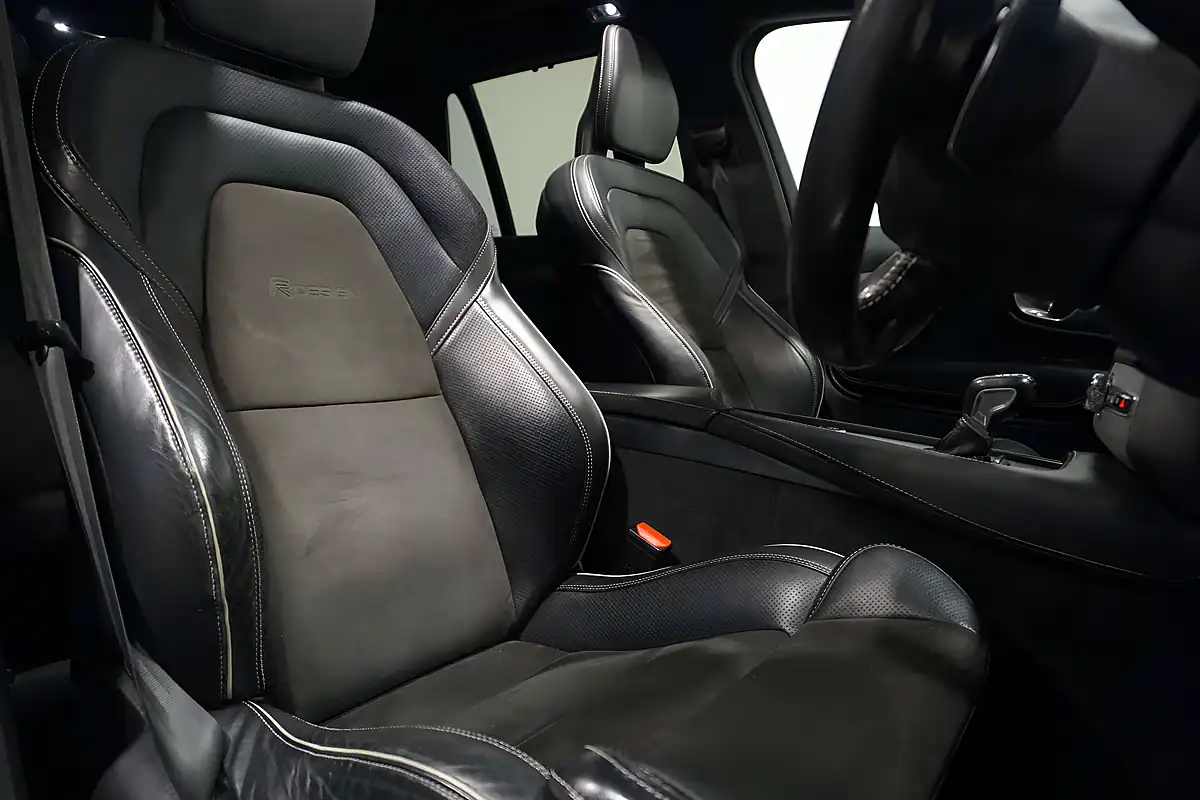Used 2017 Volvo XC90 R-Design Pro Bursting Blue - Interior and Exterior details 5