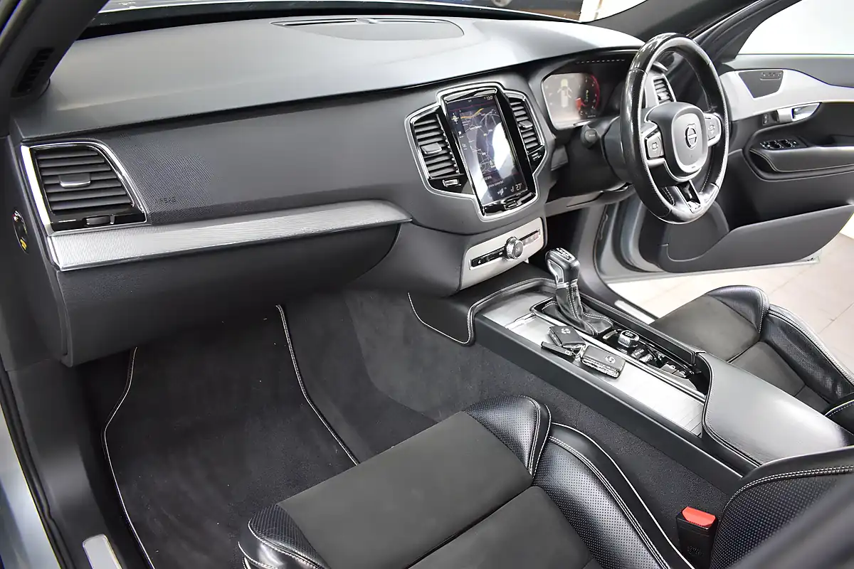 Used 2017 Volvo XC90 R-Design Pro Silver - Interior and Exterior details 3