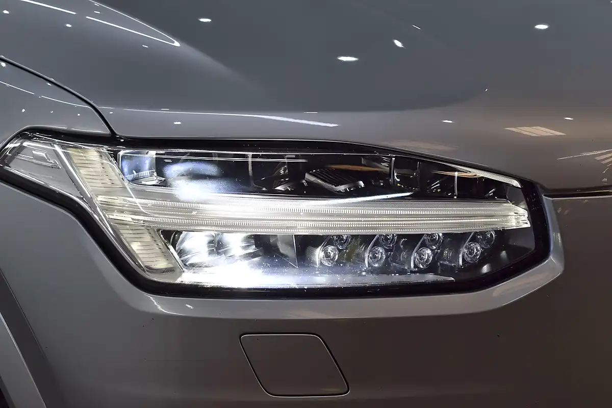 Used 2017 Volvo XC90 R-Design Pro Silver - Interior and Exterior details 8