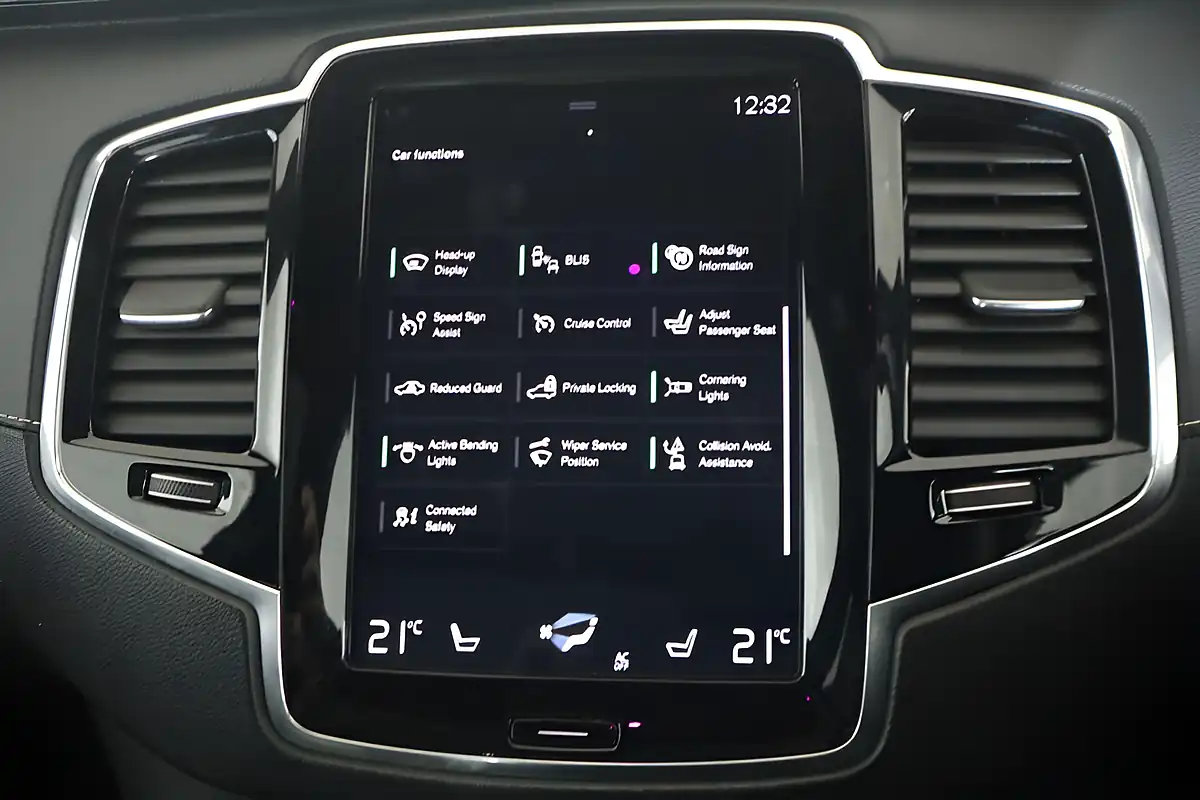 Used 2017 Volvo XC90 R-Design Pro White - Interior and Exterior details 16