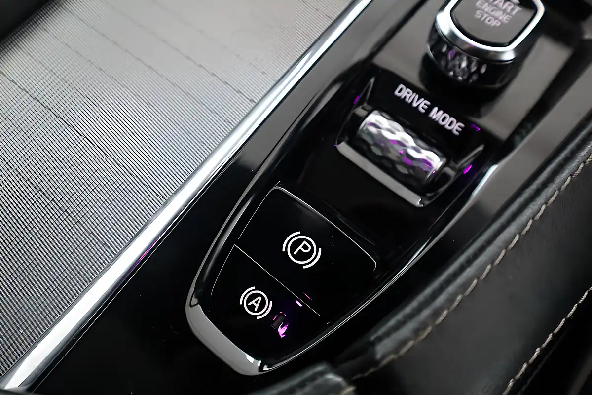 Used 2017 Volvo XC90 R-Design Pro White - Interior and Exterior details 18