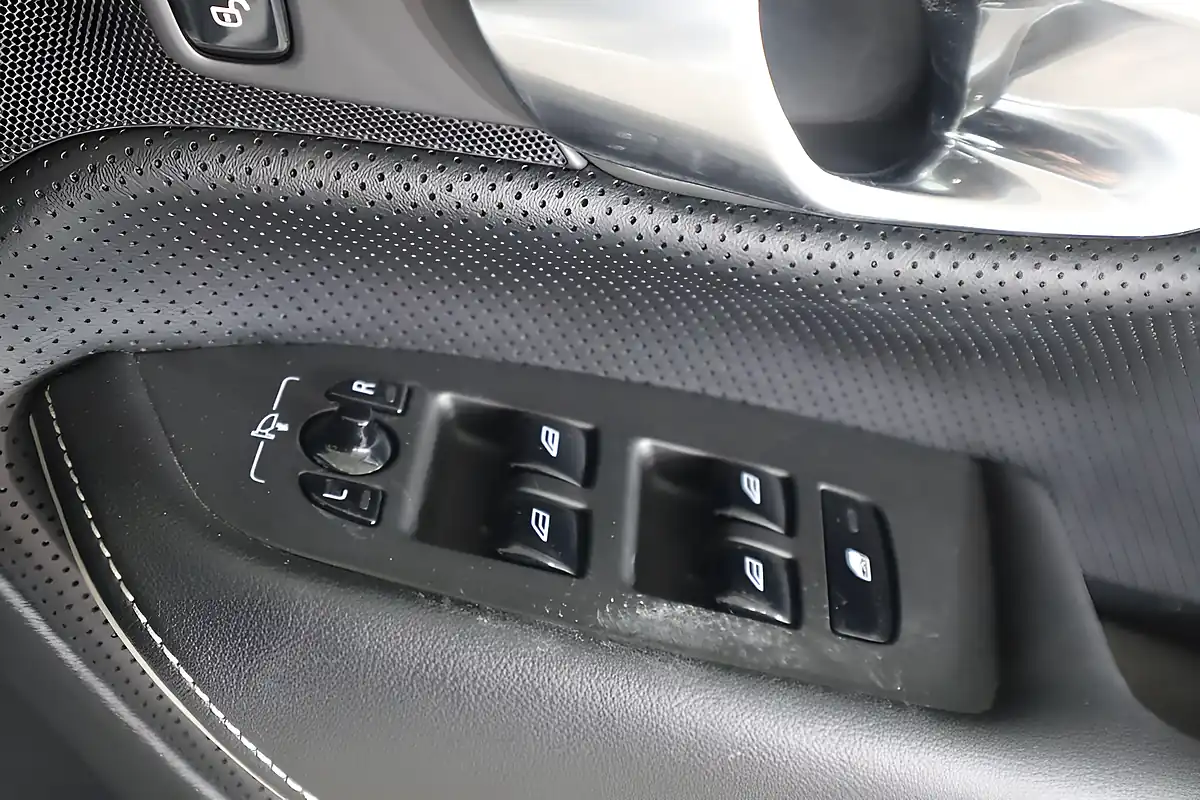 Used 2017 Volvo XC90 R-Design Pro White - Interior and Exterior details 20