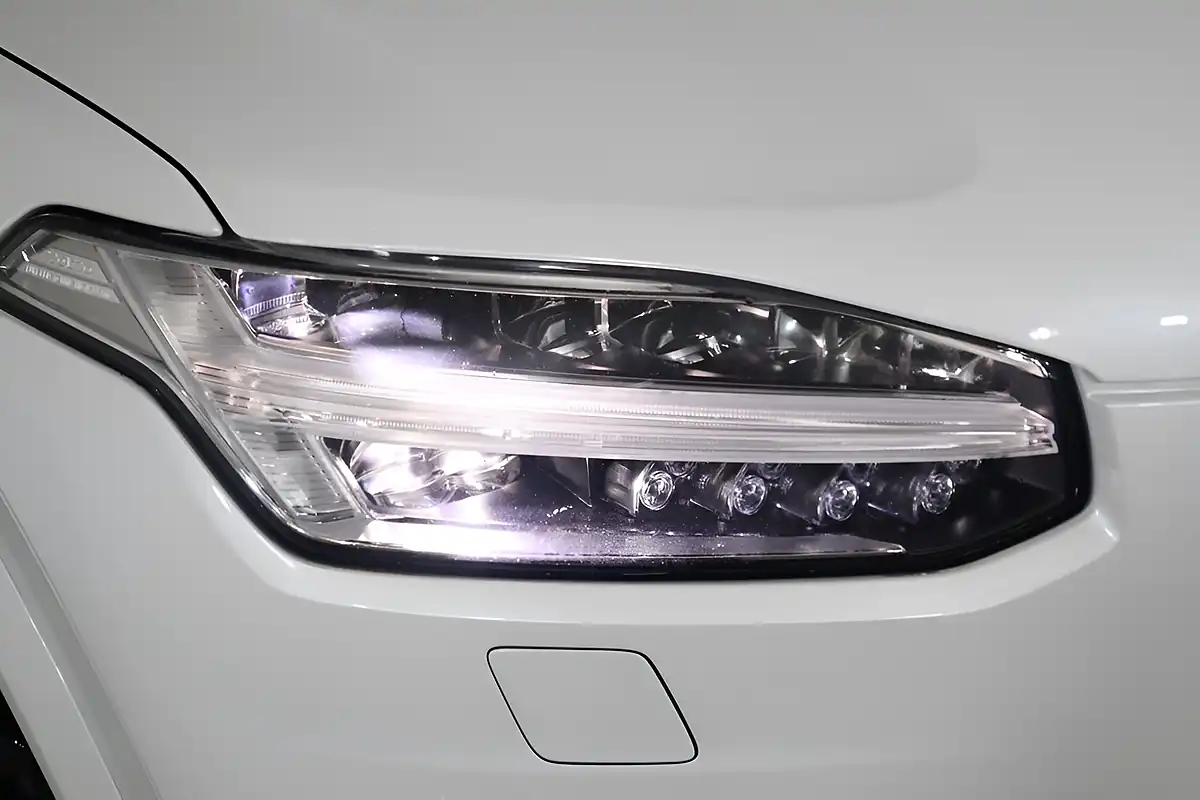 Used 2017 Volvo XC90 R-Design Pro White - Interior and Exterior details 9