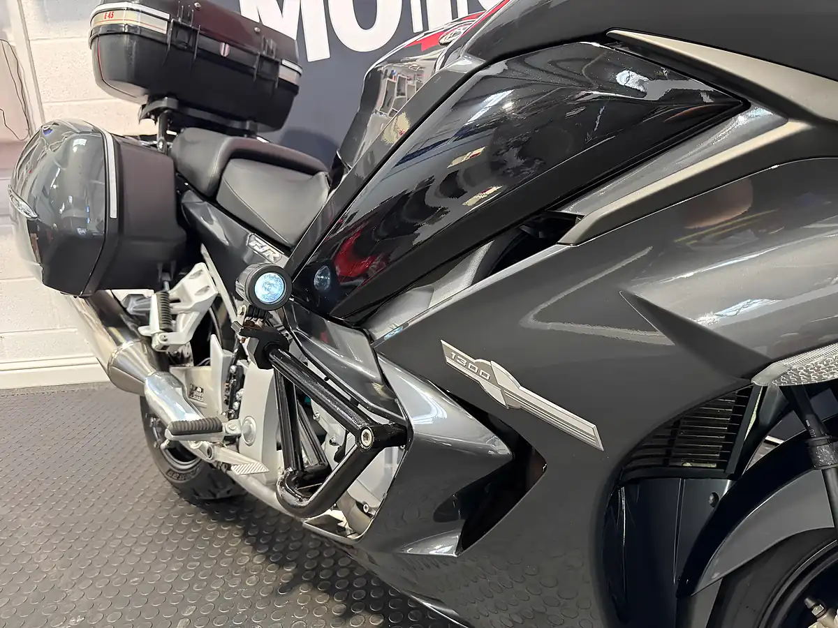 Used 2017 Yamaha FJR1300 - Interior and Exterior details 10