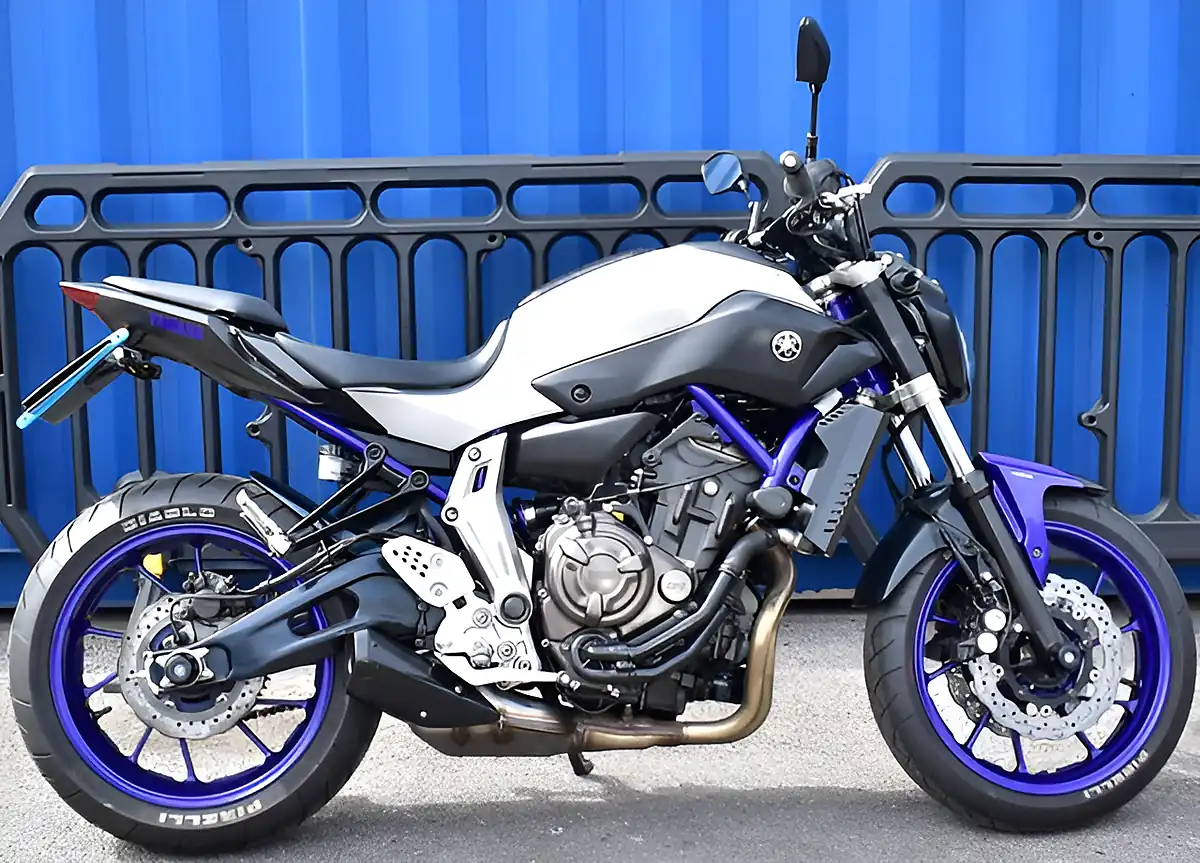 Used 2017 Yamaha MT-07 Silver - Front View