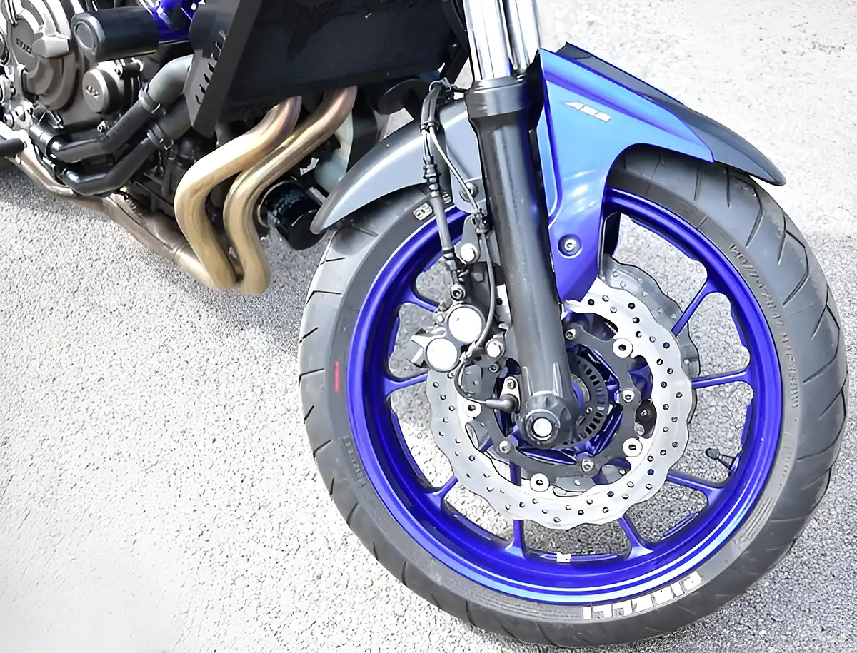 Used 2017 Yamaha MT-07 Silver - Interior and Exterior details 10