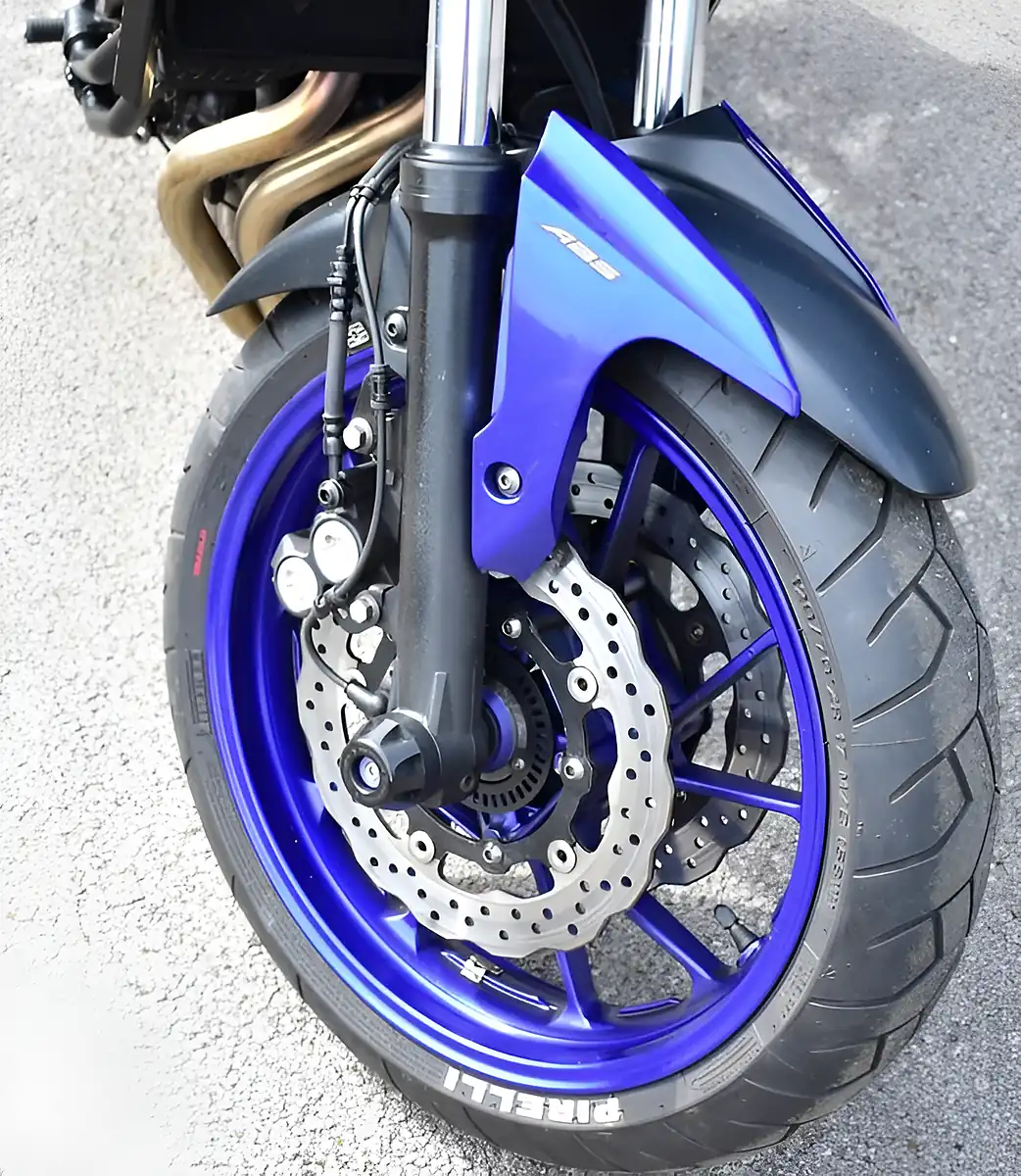 Used 2017 Yamaha MT-07 Silver - Interior and Exterior details 11