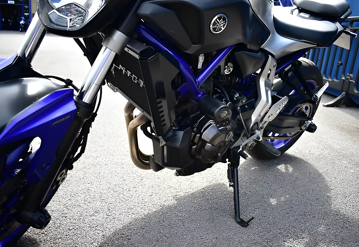 Used 2017 Yamaha MT-07 Silver - Interior and Exterior details 14