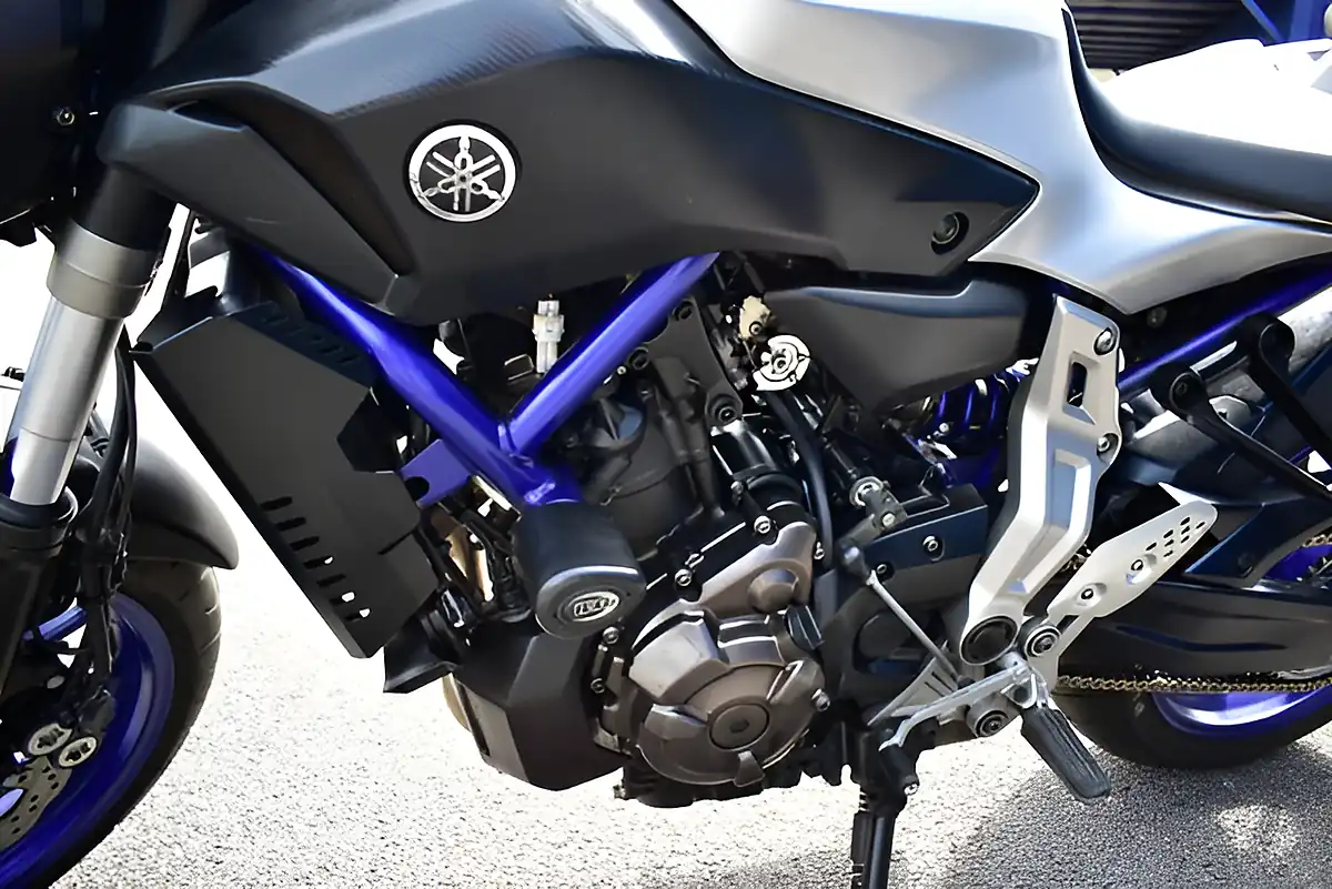 Used 2017 Yamaha MT-07 Silver - Interior and Exterior details 15