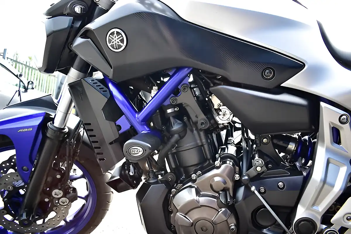 Used 2017 Yamaha MT-07 Silver - Interior and Exterior details 16