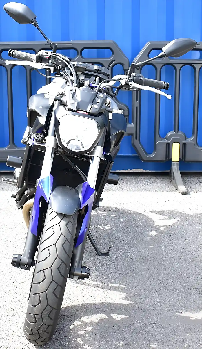 Used 2017 Yamaha MT-07 Silver - Interior and Exterior details 3