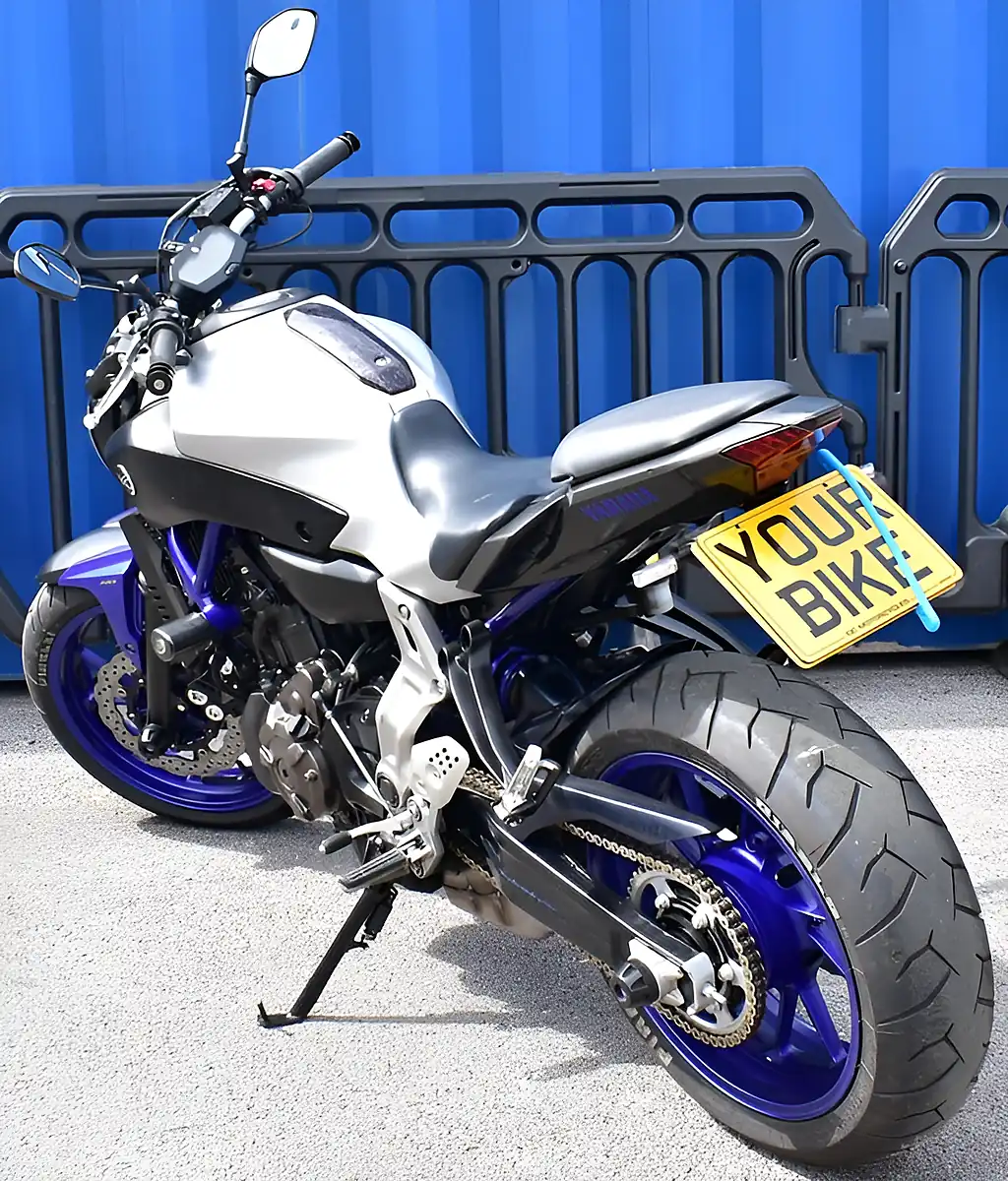 Used 2017 Yamaha MT-07 Silver - Interior and Exterior details 6