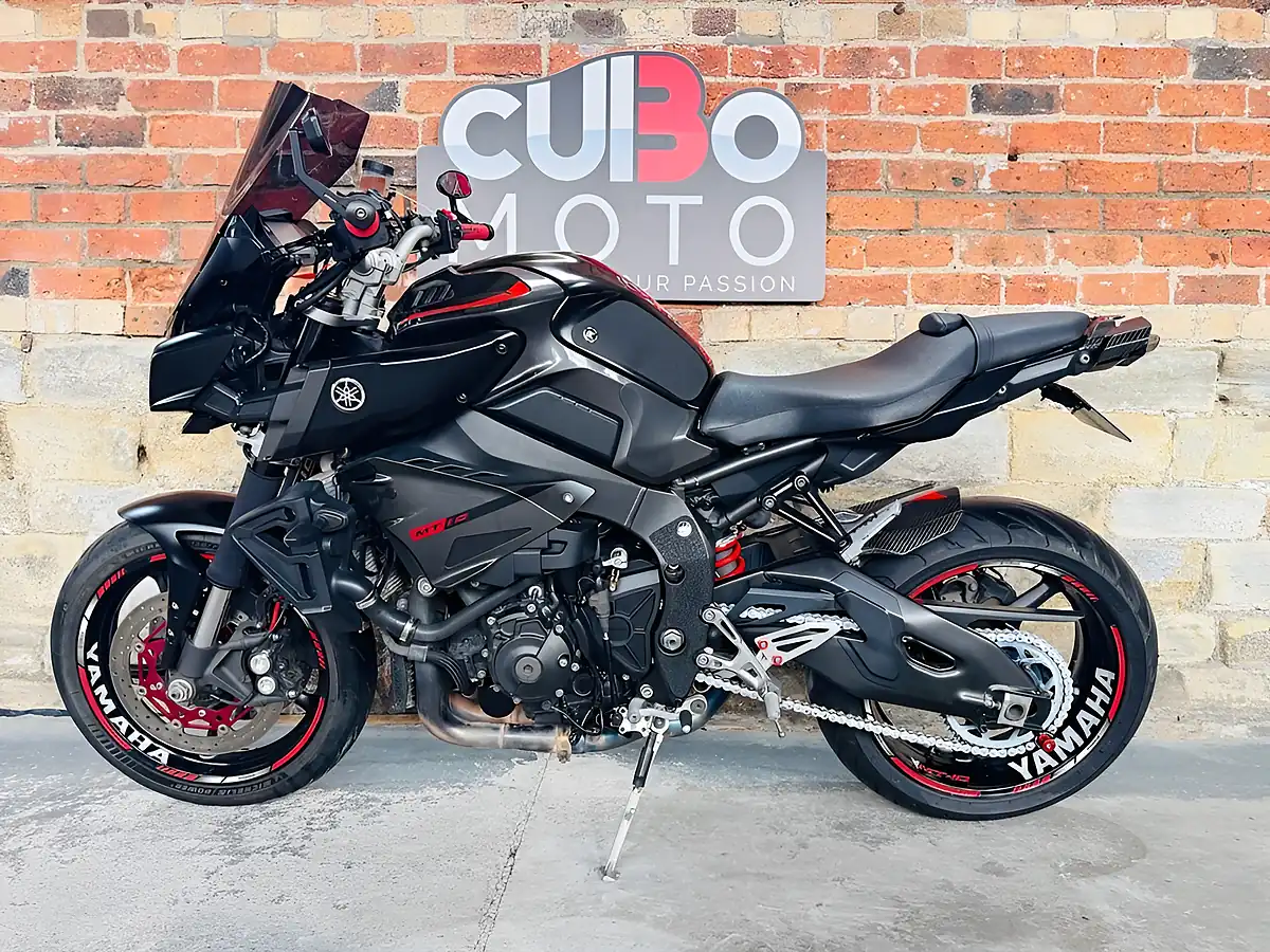 Used 2017 Yamaha MT-10 Abs Black - Interior and Exterior details 11