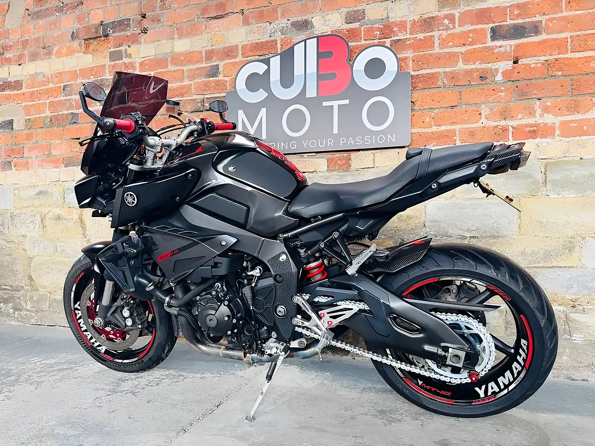 Used 2017 Yamaha MT-10 Abs Black - Interior and Exterior details 13