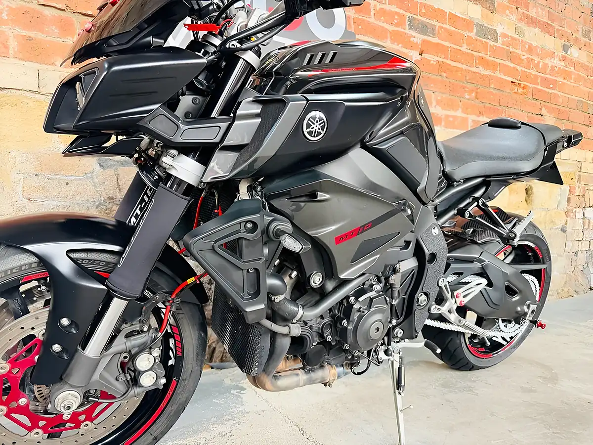 Used 2017 Yamaha MT-10 Abs Black - Interior and Exterior details 15