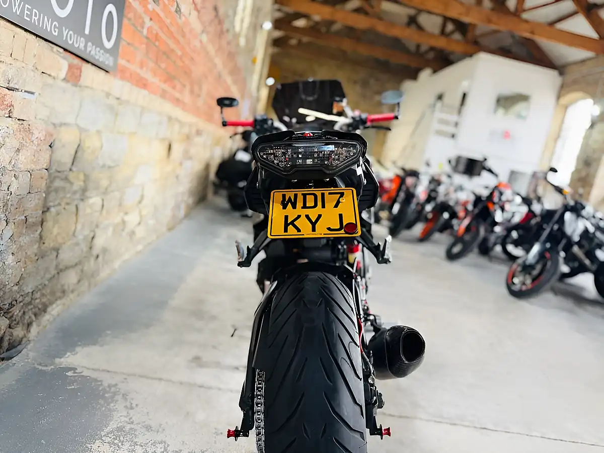 Used 2017 Yamaha MT-10 Abs Black - Interior and Exterior details 18