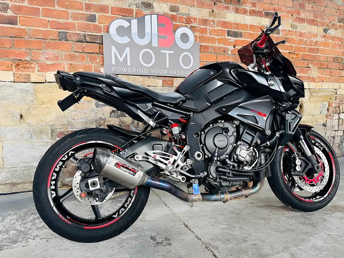 Used 2017 Yamaha MT-10 Abs Black - Interior and Exterior details 4