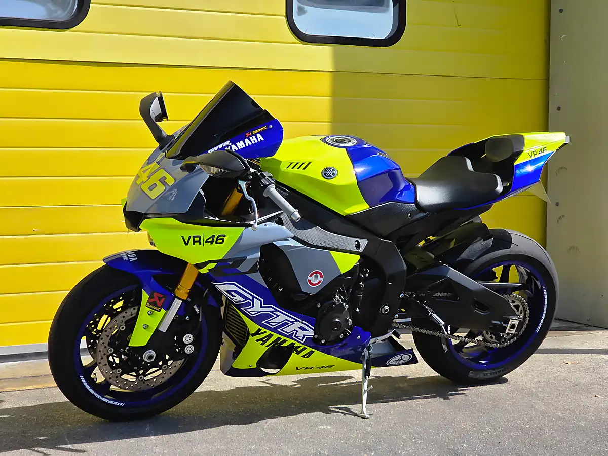 Used 2017 Yamaha R1 Gytr Rossi Replica Blue - Interior and Exterior details 7