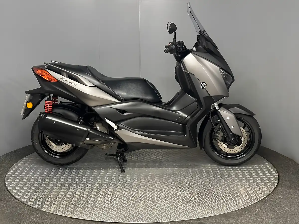 Used 2017 Yamaha Xmax 300 Grey - Front View
