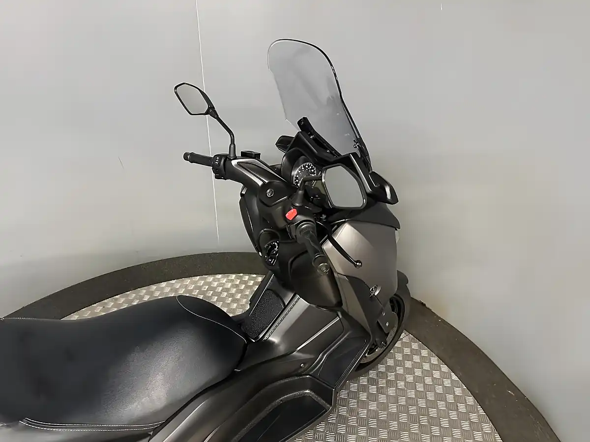Used 2017 Yamaha Xmax 300 Grey - Interior and Exterior details 10