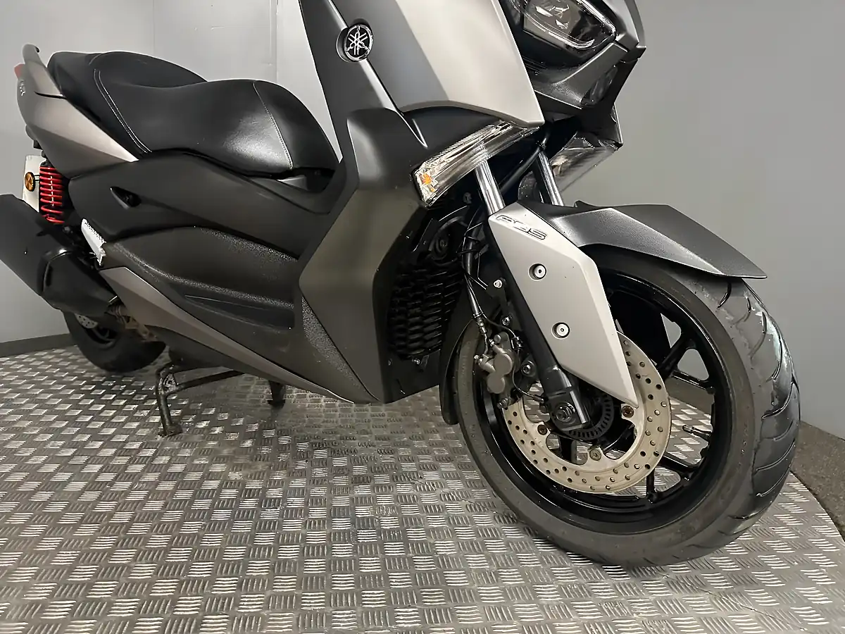 Used 2017 Yamaha Xmax 300 Grey - Interior and Exterior details 11