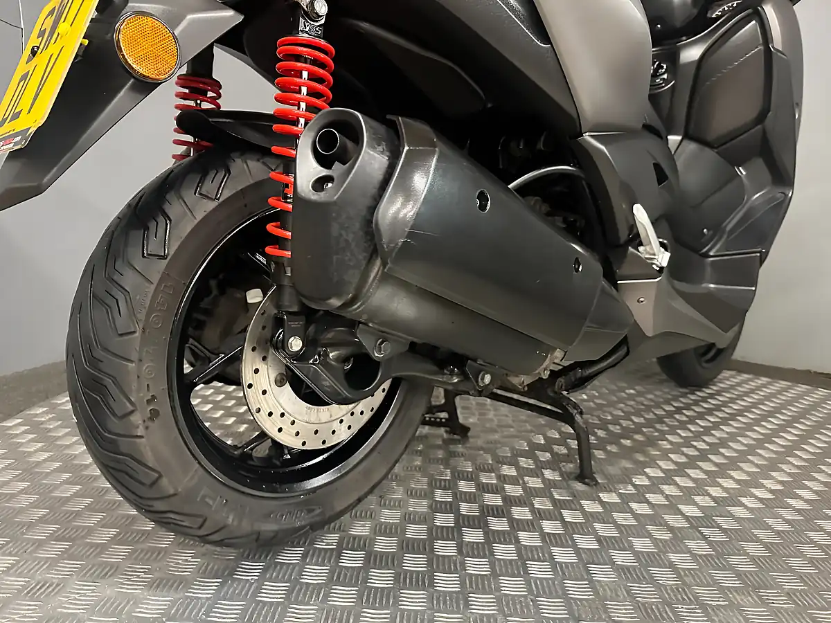 Used 2017 Yamaha Xmax 300 Grey - Interior and Exterior details 12
