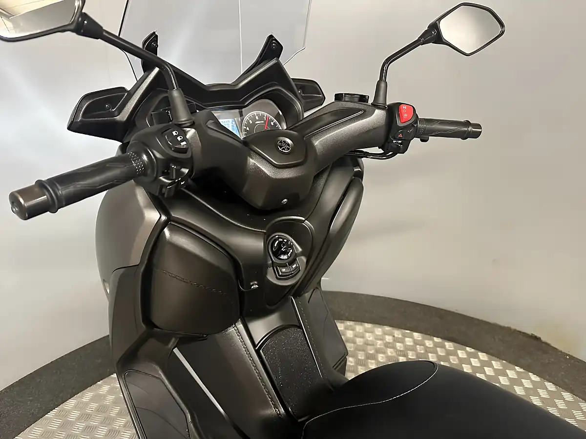 Used 2017 Yamaha Xmax 300 Grey - Interior and Exterior details 13