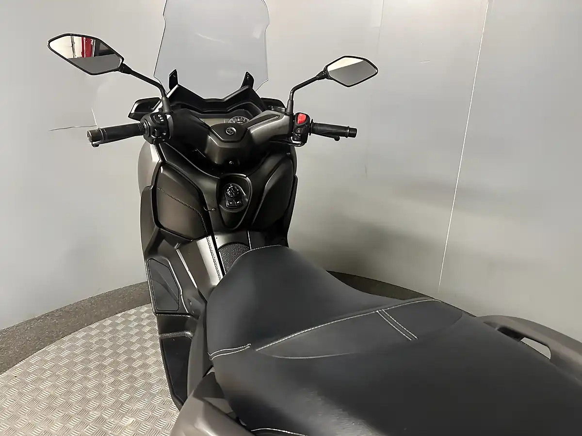 Used 2017 Yamaha Xmax 300 Grey - Interior and Exterior details 14