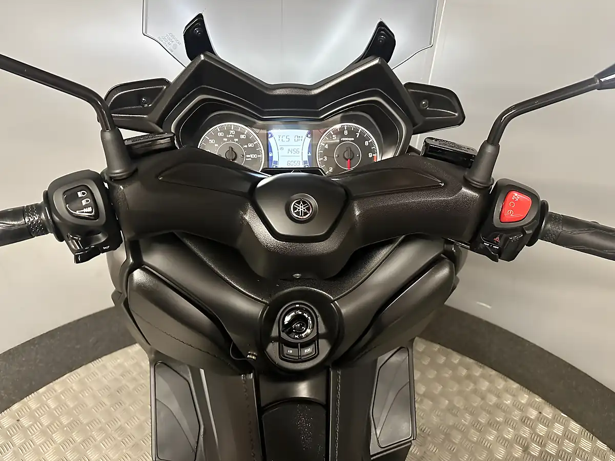 Used 2017 Yamaha Xmax 300 Grey - Interior and Exterior details 4